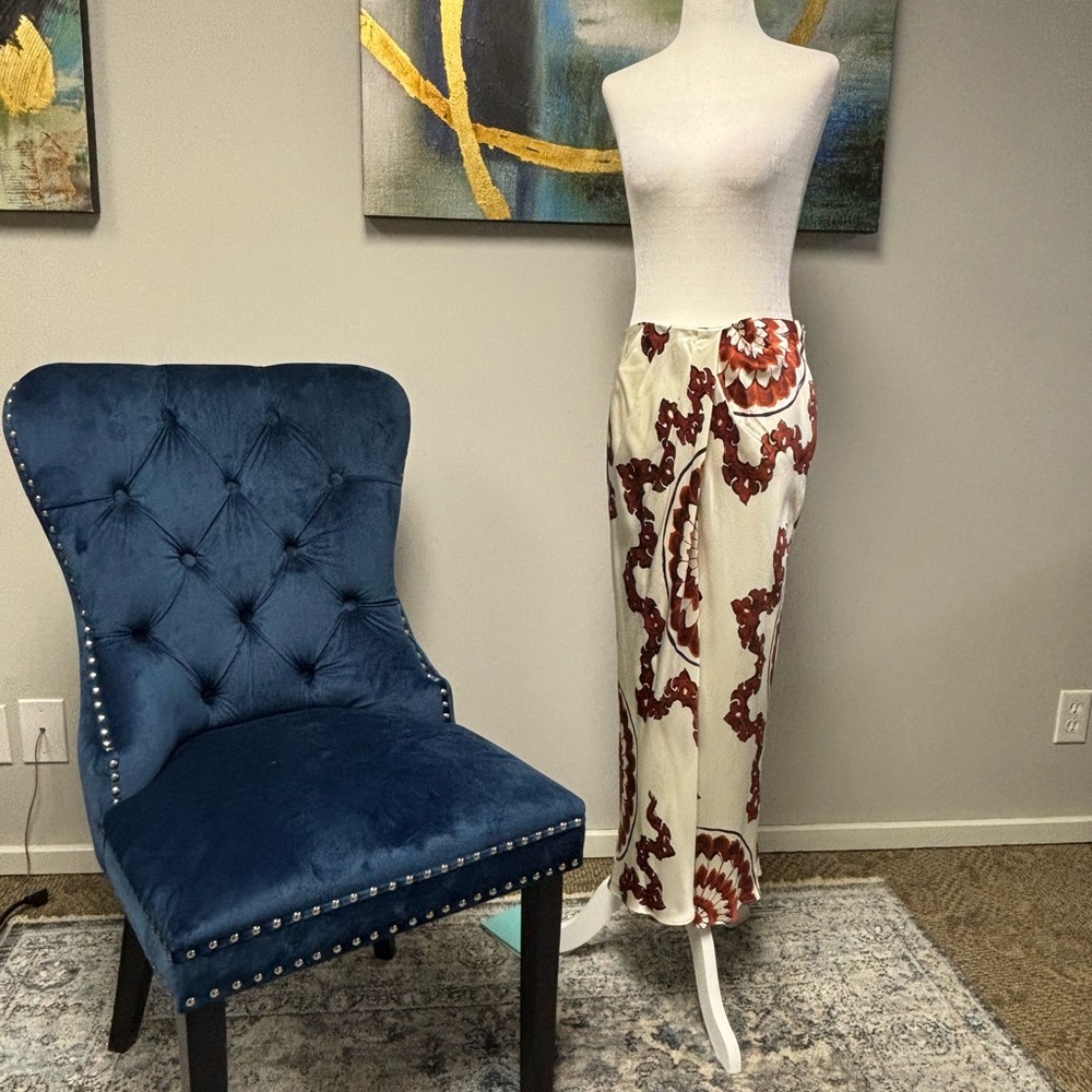 Banana Republic Maxi Skirt in Cream and Red. Size S/Tall